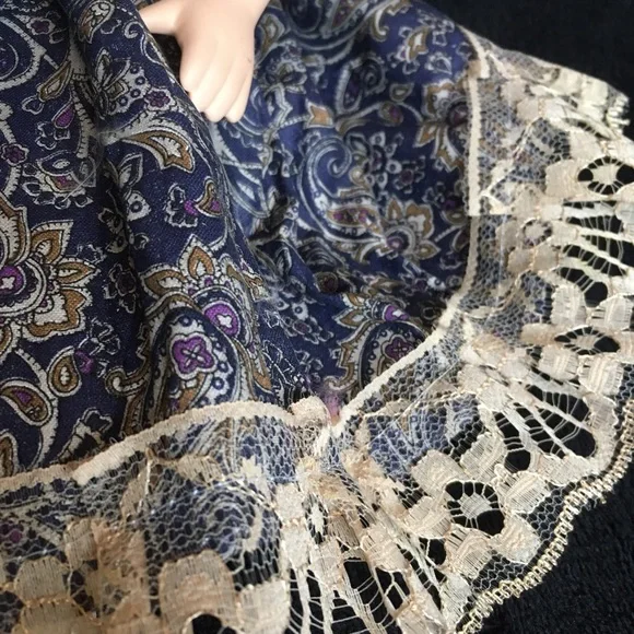 VINTAGE Porcelain Doll - Picture 9 of 16